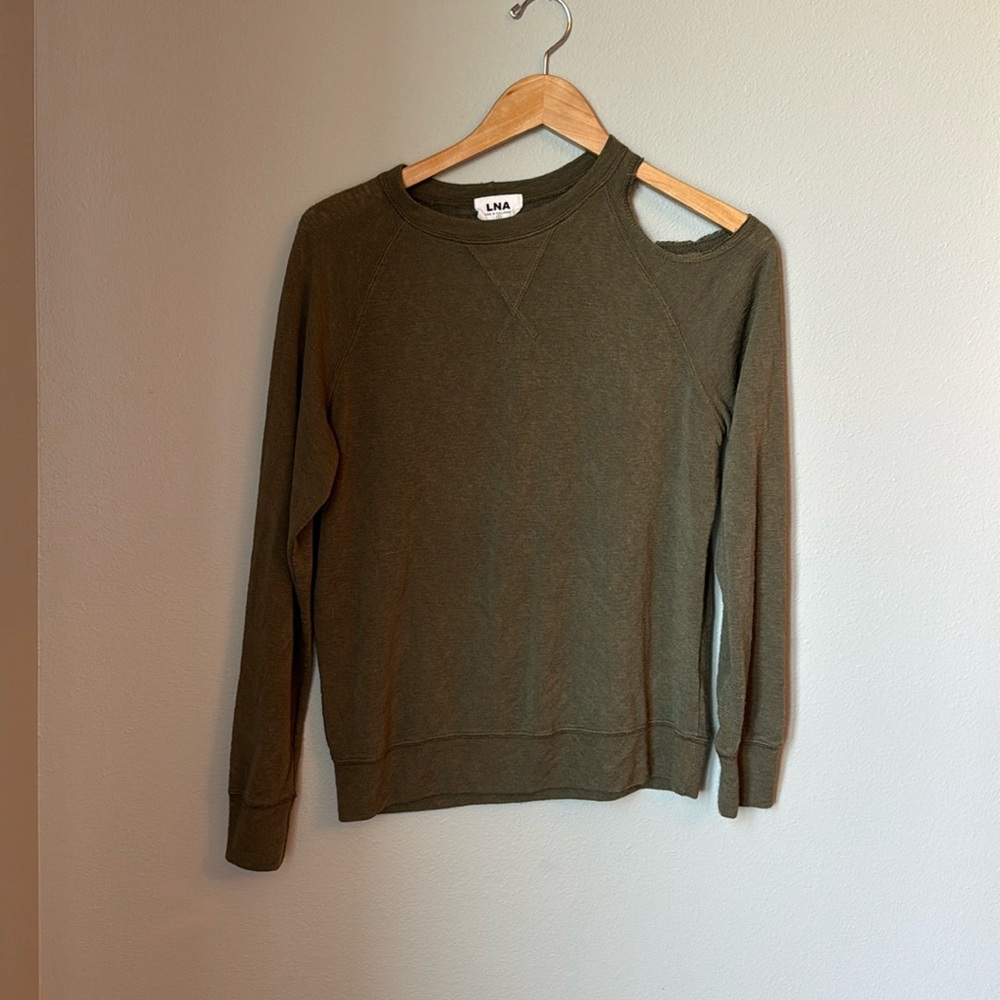 Women’s size small green off the shoulder lightweight sweater excellent